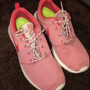 Women’s Nike Roshe Run Sneakers